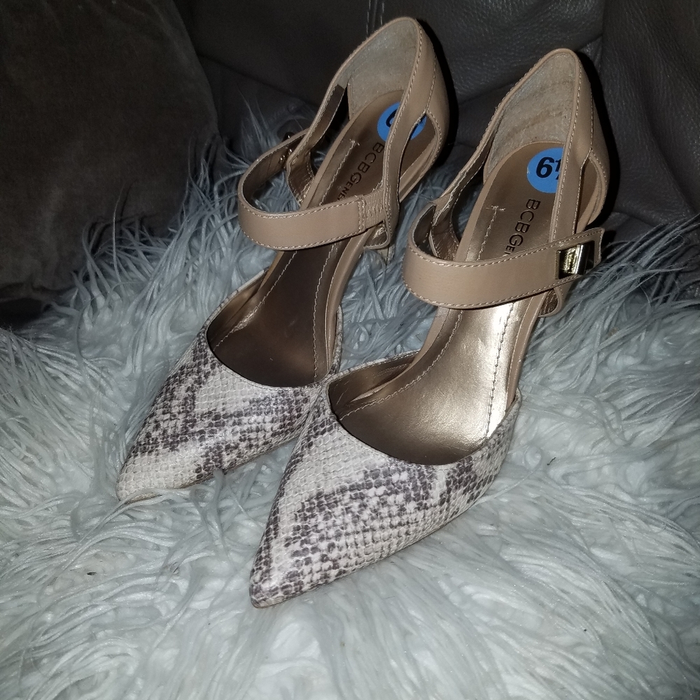 BCBG snakeskin heels sz 6.5